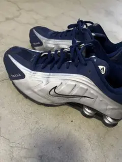 Nike shox R4ネイビー シルバー スニーカー