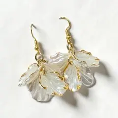 66お試し価格.揺れるピアス・花びらピアス・ハンドメイド・フラワーピアス