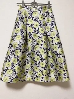 フレアスカート 花柄 白地 黄色 ネイビー