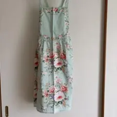 ひかり様バレンチノガラバーニ花柄のエプロン