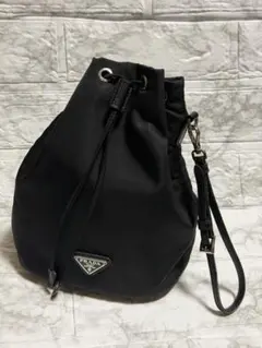 ✨大人気✨PRADA プラダ Re-Nylon 巾着バッグ ポーチ ブラックのサムネイル