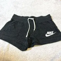 Nike ダークグレー ショートパンツ