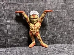 進撃の巨人のペンおき　鎧の巨人　ライナー　ガチャガチャ