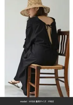 ボンジュールサガン ブラック Vネック 半袖ワンピース