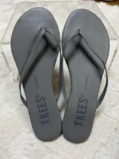 TKEES LINERS ビーチサンダル グレー23㎝から23.5㎝のサムネイル
