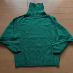 GU グリーン タートルネックセーター