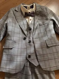 ５点セット　チェック柄120フォーマルスーツ（蝶ネクタイ、シャツ120付き）