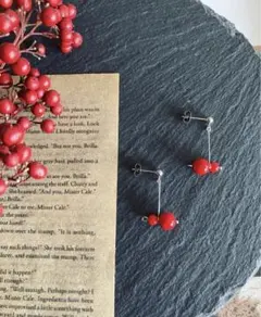 No113・ハンドメイド ⚪︎と◯の赤珊瑚のピアス(イヤリング)