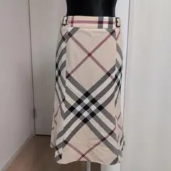 BURBERRY バーバリー　ノバチェック　スカート ベージュ　完売人気　36のサムネイル