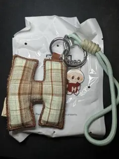 ︎【H】POPMART Pin For Love イニシャルチャーム