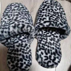 新品未使用　ヒョウ柄ファースリッパ　レディース