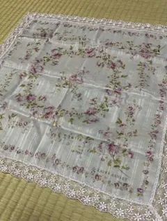 ✴︎花柄レースハンカチ