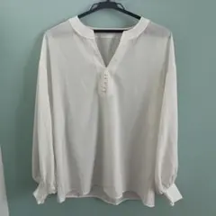 レディース　Ｖネック　パール　シャツ　長袖　ブラウス