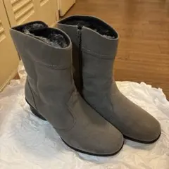 amane PREMIUM グレー ショートブーツ　アキレス（株）