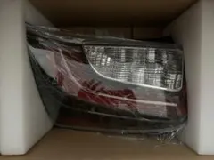 プリウス PHV 35系 テールランプ 本体のサムネイル