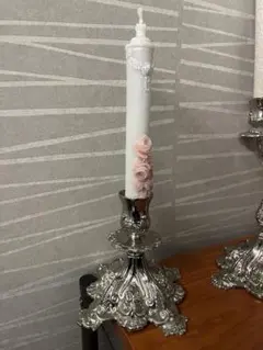 ホワイトキャンドルとメタルスタンド