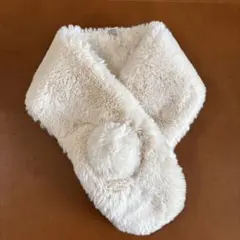 MOONBAT ふわふわのファー マフラー　オフホワイト