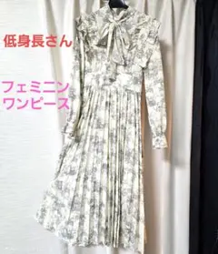 フリル付きプリーツワンピース/アイボリー