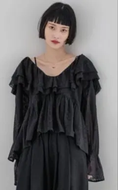 【新品】LOWRYS FARM フリル付きブラック長袖