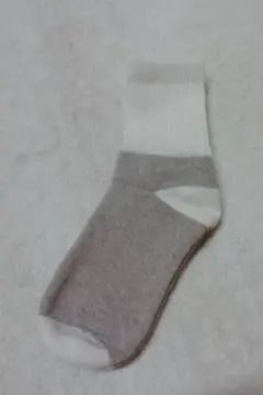 新品未使用　グレーとホワイトのソックス