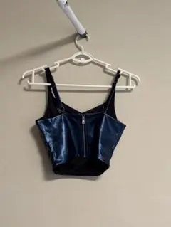 【BERSHKA】フロントジップ クロップドトップス／ビスチェ