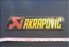 アクラポビッチ（AKRAPOVIC）★アルミ耐熱ステッカー★１４．５×４ｃｍのサムネイル