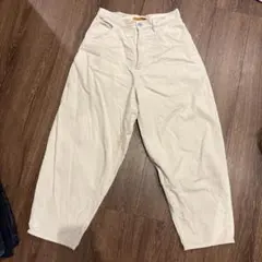 ホワイト　白　コーデュロイパンツ