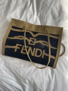 20000円値下げ中！FENDI ロゴ トートバッグ ブラック/ベージュのサムネイル