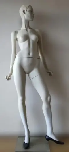 ③女性用ホワイトマネキン 立ちポーズ黒ヒール付き175cm