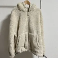 フード付きクリーム色ボアジャケット