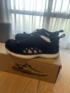 KEEN UNEEK サンダル ブラックのサムネイル