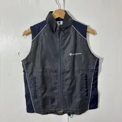 【3041番】Champion キッズ ナイロンベストブラック グレー 150のサムネイル