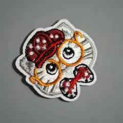 猫 刺繍ワッペン アップリケ 41×40mm アイロン接着 輸入ワッペン