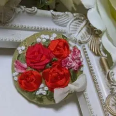 感謝♡sale】リボン刺繍ブローチ ハンドメイド くるみボタン 2個