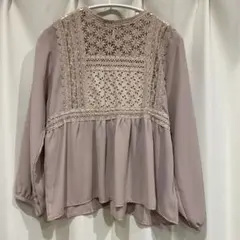 flower 長袖ブラウス　ピンクベージュ　刺繍