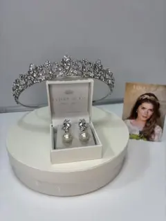 明日までIvory＆Co. （アイボリーアンドコー)の ティアライヤリングセット 明日までIvory＆Co. （アイボリーアンドコー)の ティアラ