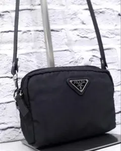 【美品】PRADA プラダ ナイロン ミニ ショルダー カメラ バッグ ポーチ黒のサムネイル