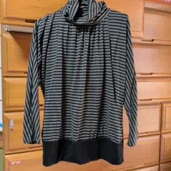 黒系のハイネックストライプ長袖チュニック型、授乳服M〜L（81〜101