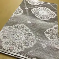 六通袋帯　シルバー系　淡い色合いの豪華な柄