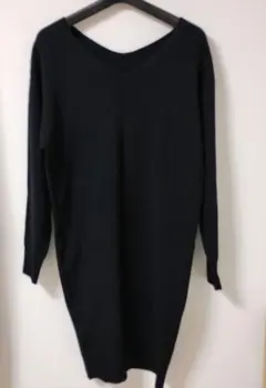 アーバンリサーチ　黒のVネックニットワンピース シンプル　膝丈