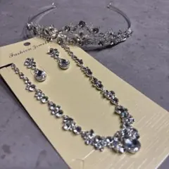 ティアラ ・ネックレス・ピアス3点セット 結婚式 花嫁 ブライダル