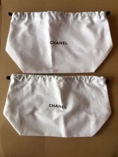 CHANELロゴ入りホワイト巾着袋　白　シャネル　２枚セット
