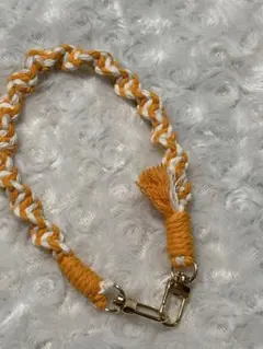ハンドメイド　マクラメ　ストラップ　ハンドストラップ