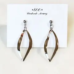 686◆シルバー　雫　シンプル　大ぶり　揺れる　ハンドメイド　ピアス　イヤリング