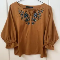 美品★VENCE Exchange ブラウン刺繍五分袖トップス