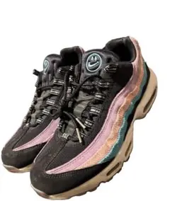 Item thumbnail for item 49b33dc1-f50a-417e-bfa9-41986f1b6a7a