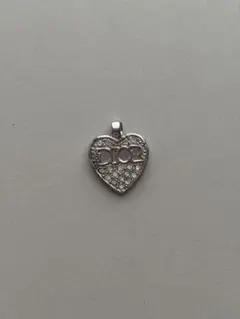 ディオール　ハート型ペンダンストーン装飾