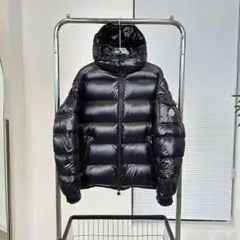 moncler 黒 フード付き ダウンジャケット