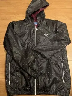 アディダスオリジナルス　ナイロンロゴ入りジャケット