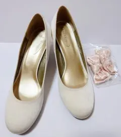 【térrace ：新品未使用品】　ヒールラメ、白系パンプス　26cm